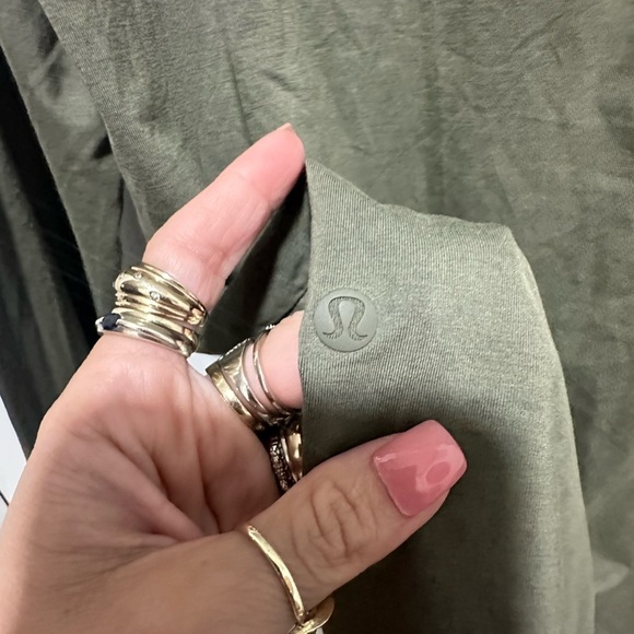 Lululemon Olive Green Men's Long Sleeve Shirt Size M/L - Picture 3 of 7